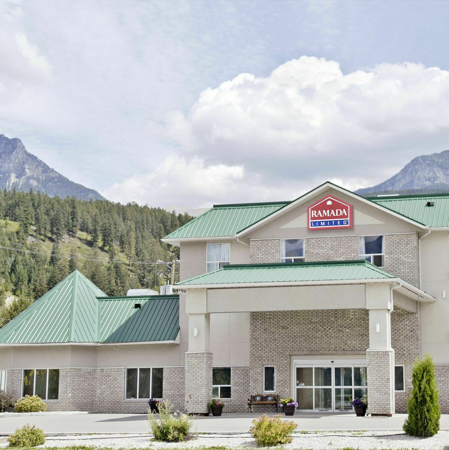 Ramada Hotel 3*